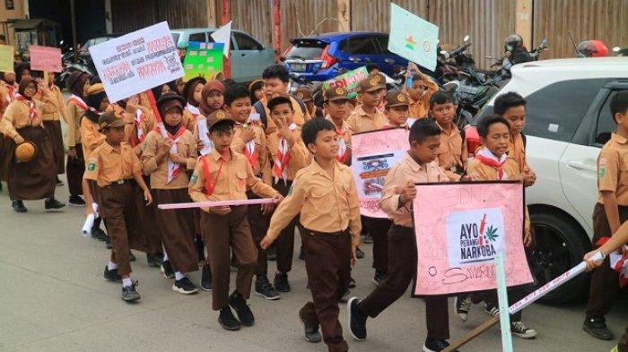 Bersama BNNK, Pemuda dan Pelajar Samarinda Seberang Gelar Deklarasi Kampung Bersih Narkoba Bersama BNNK, Pemuda dan Pelajar Samarinda Seberang Gelar Deklarasi Kampung Bersih Narkoba